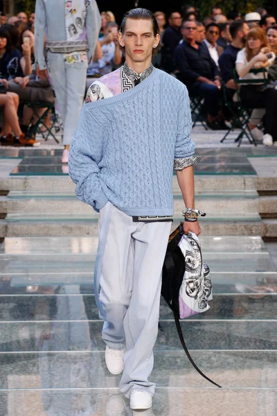 Look 27